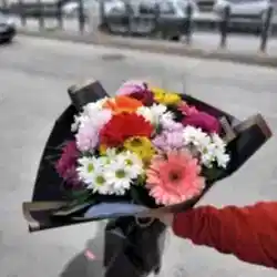 Siyah Paketli Mevsim Buketi